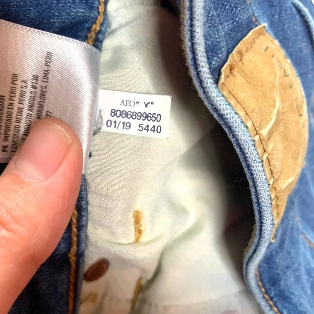 American Eagle AE Hi-Rise Shortie Denim Jean Shorts Button Fly Distressed Size 6 - Picture 8 of 14